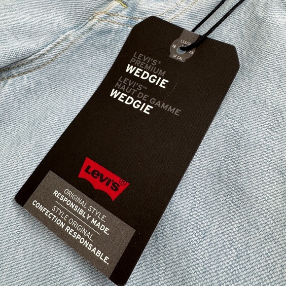 LEVI’S Wedgie Icon Jeans - Light Wash - Picture 10 of 13